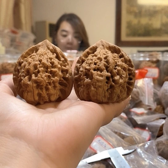 文玩核桃吊坠51官帽修尖了64.5克