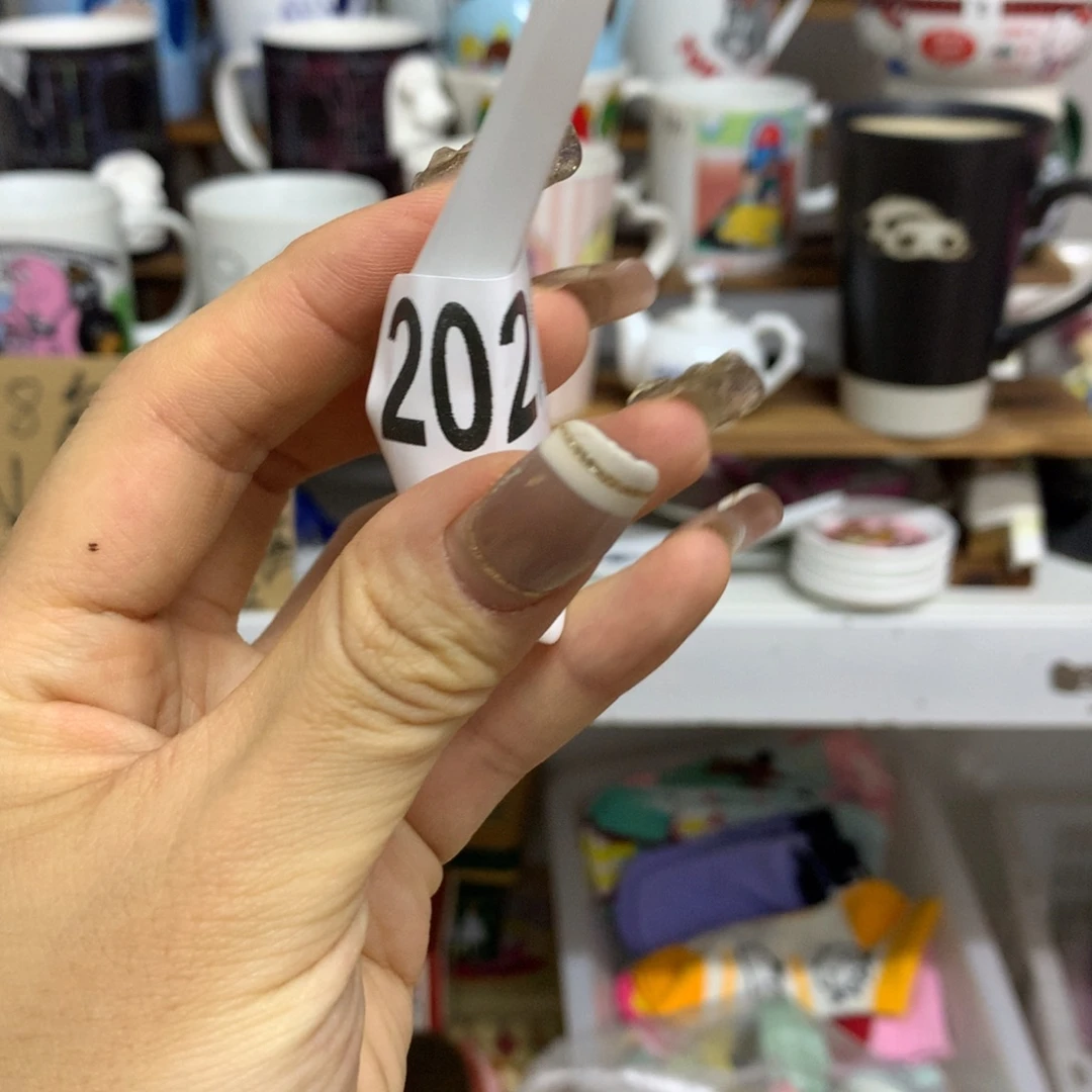 J***y瓷片默认微瑕的瓷器