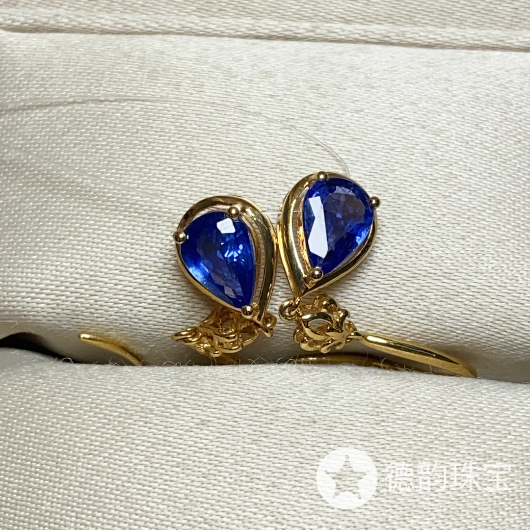 18K金镶嵌蓝宝石耳饰