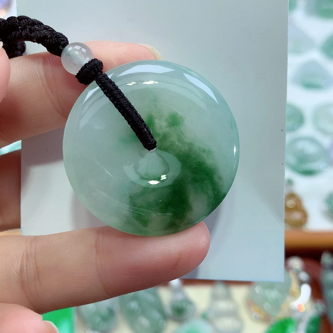 翡翠未镶嵌颈饰平安扣