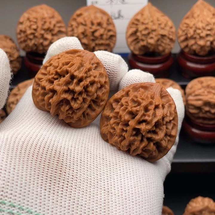 梅***帝吊坠文玩核桃38尺寸