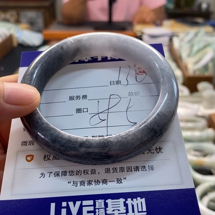 翡翠手镯未镶嵌翡翠手镯未镶嵌