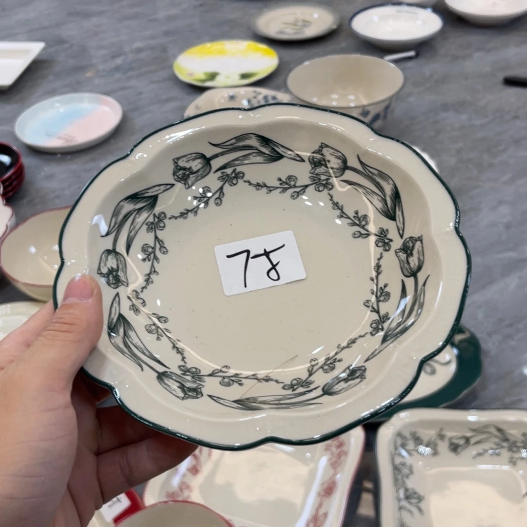 陶瓷微瑕餐具介意勿拍，满18飞！