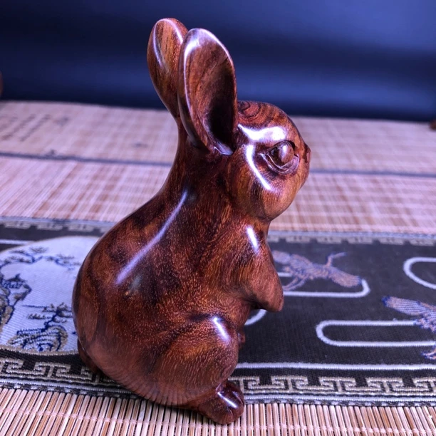海南黄花梨油梨老干料兔子摆件