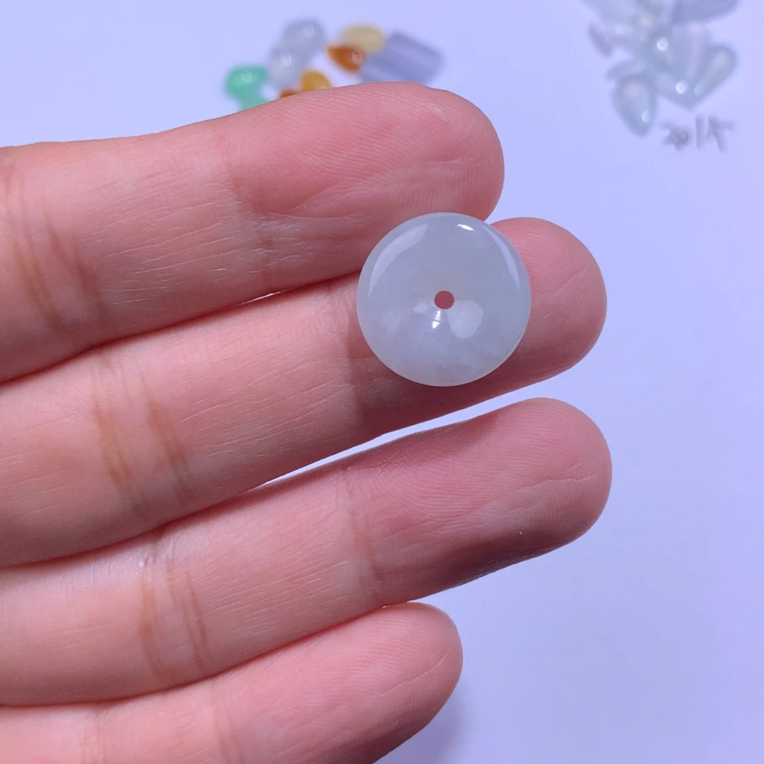 颈饰未镶嵌翡翠平安扣