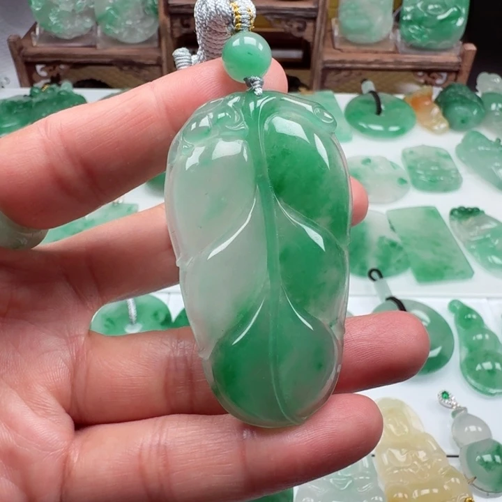 颈饰未镶嵌石英质玉
