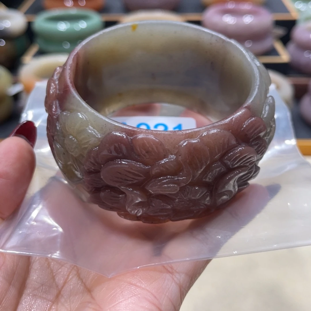 未镶嵌手镯石英岩玉百**?