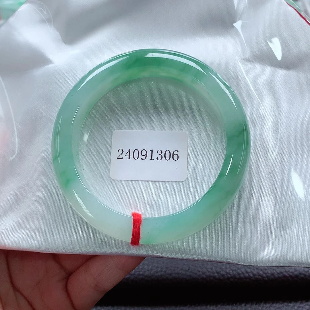 翡翠手镯未镶嵌天然A货翡翠手镯  