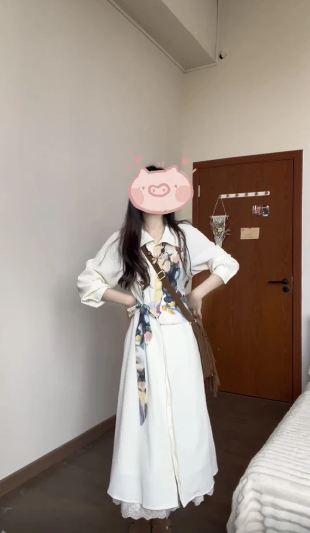 2025春季新款荷叶边翻领印花拼接绣花系带假两件新中式连衣裙