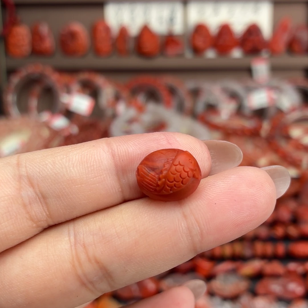 南红玛瑙未镶嵌颈饰年年有鱼