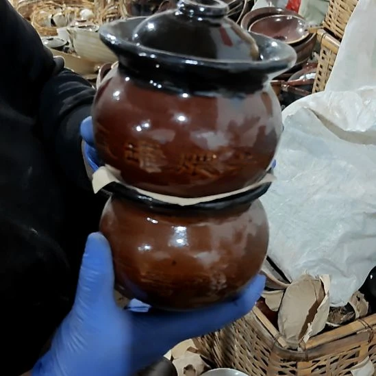 摆件盘子碗茶壶啥都有