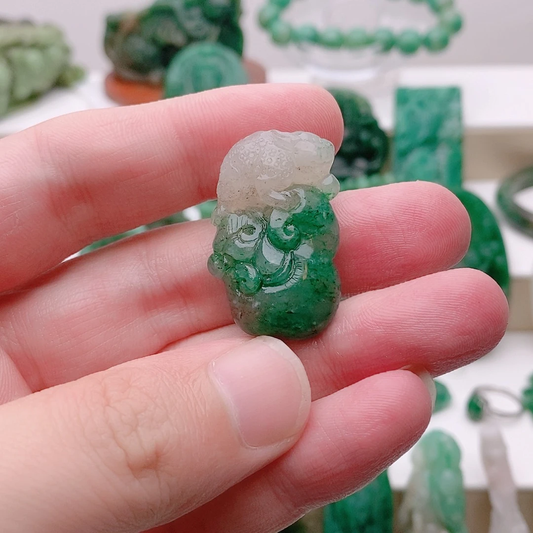 独山玉未镶嵌吊坠