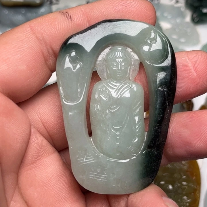 翡翠未镶嵌颈饰大日如来