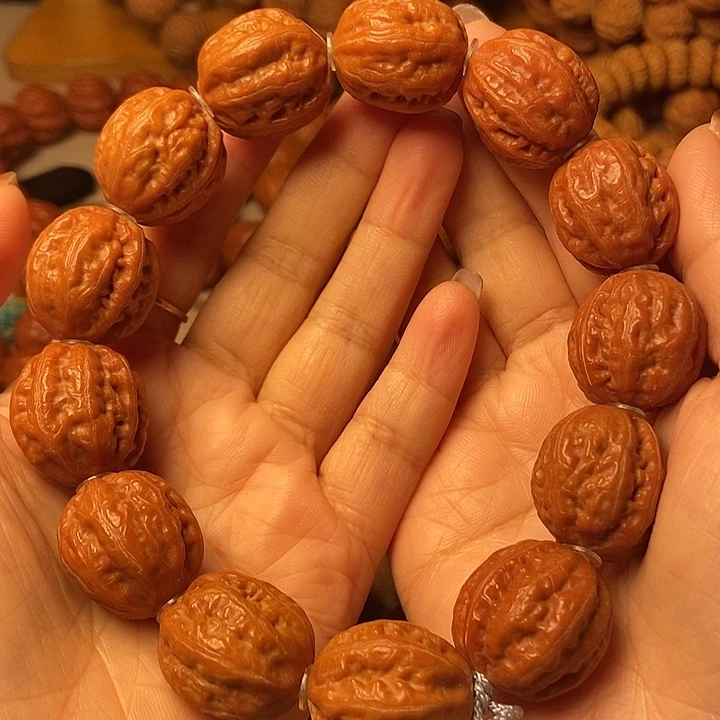 文玩核桃手串八棱