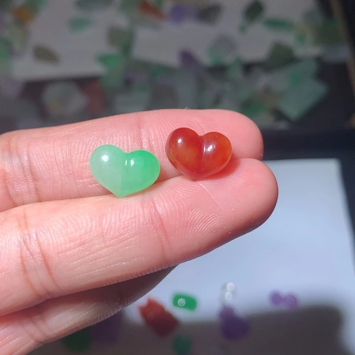 M***X翡翠未镶嵌颈饰挂件