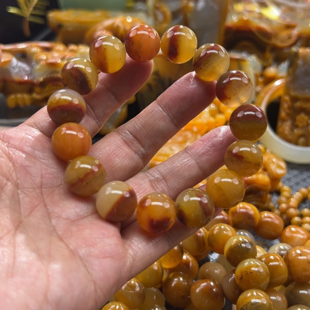 颈饰未镶嵌石英质玉