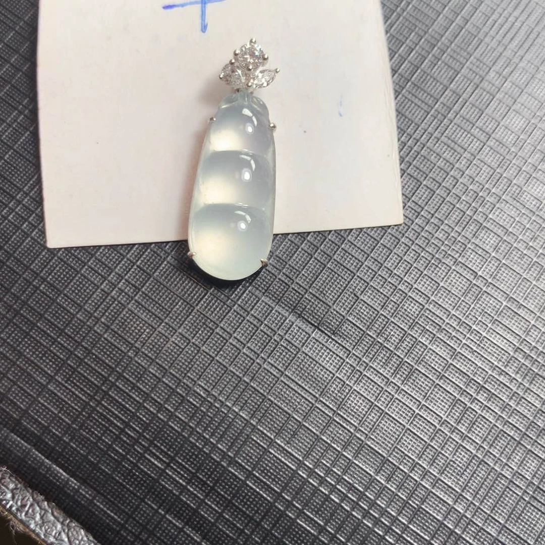 翡翠18K金镶嵌颈饰翡翠