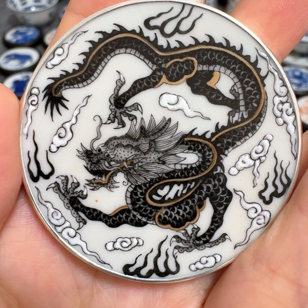 成***才瓷片墨彩黑金龙挂件