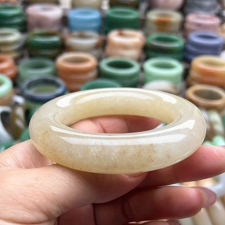 石英质玉手镯未镶嵌