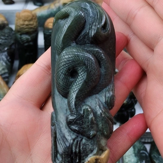 未镶嵌岫岩河磨玉（透闪石质玉）把件