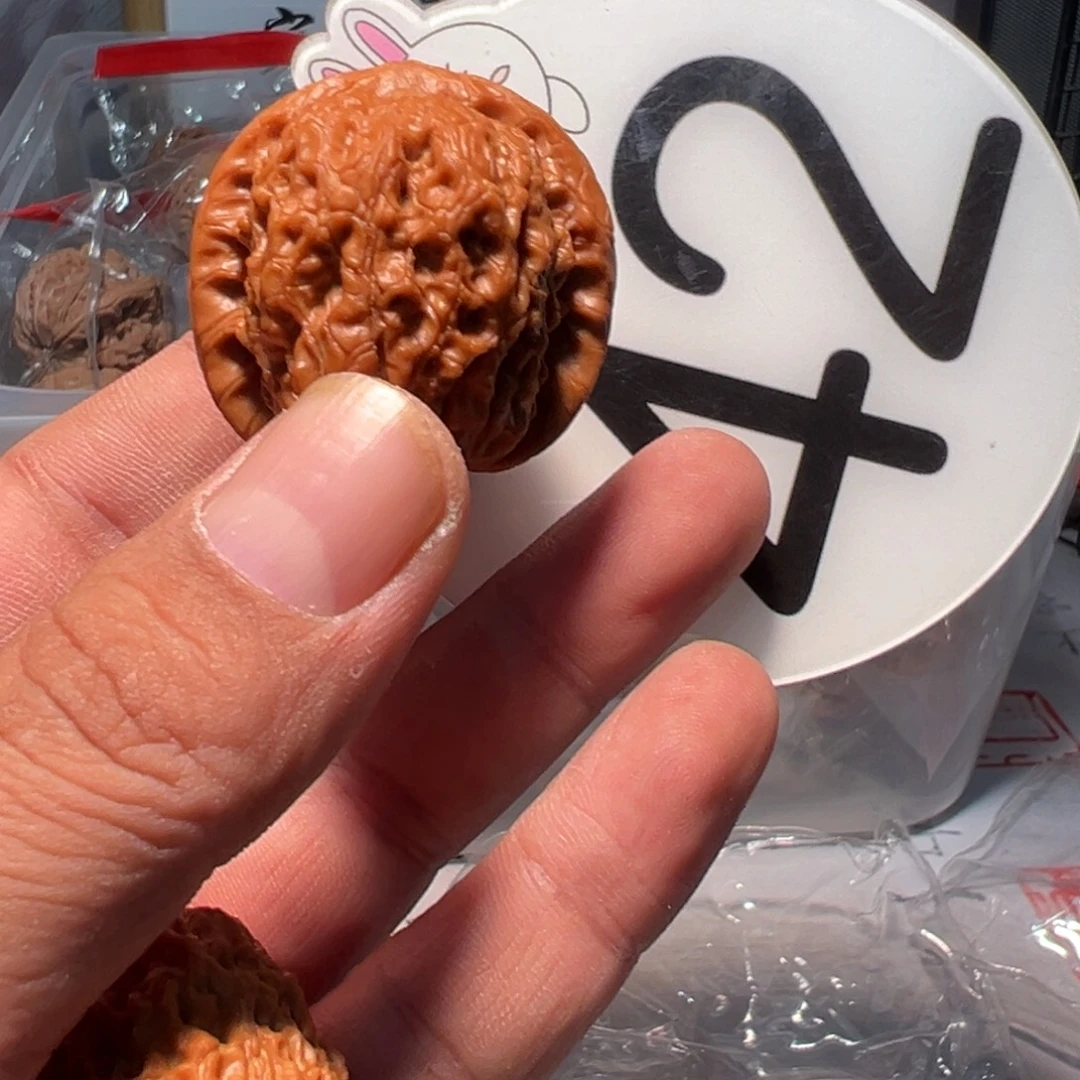 毛****文玩核桃，白色42号