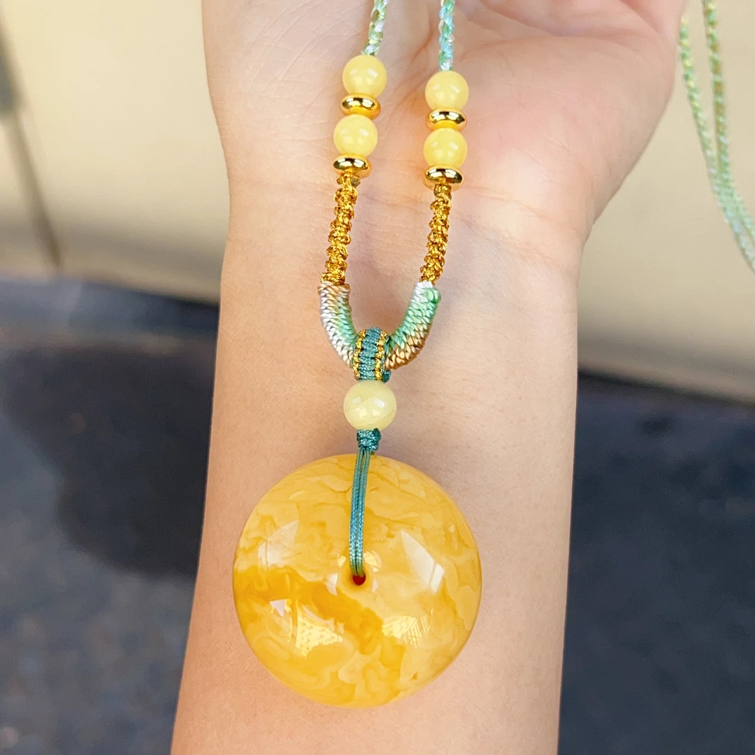 俄料满蜡鸡油黄蜜蜡平安扣吊坠，14.6克，尺寸33.7-19.5mm