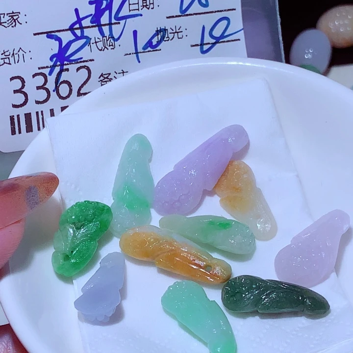 小***巴翡翠未镶嵌挂件在