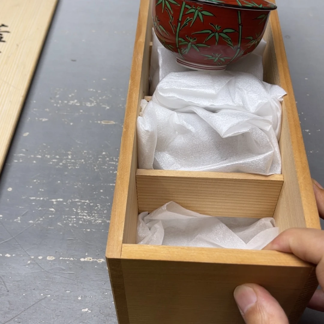 *****瓷片密密麻麻地铺满一