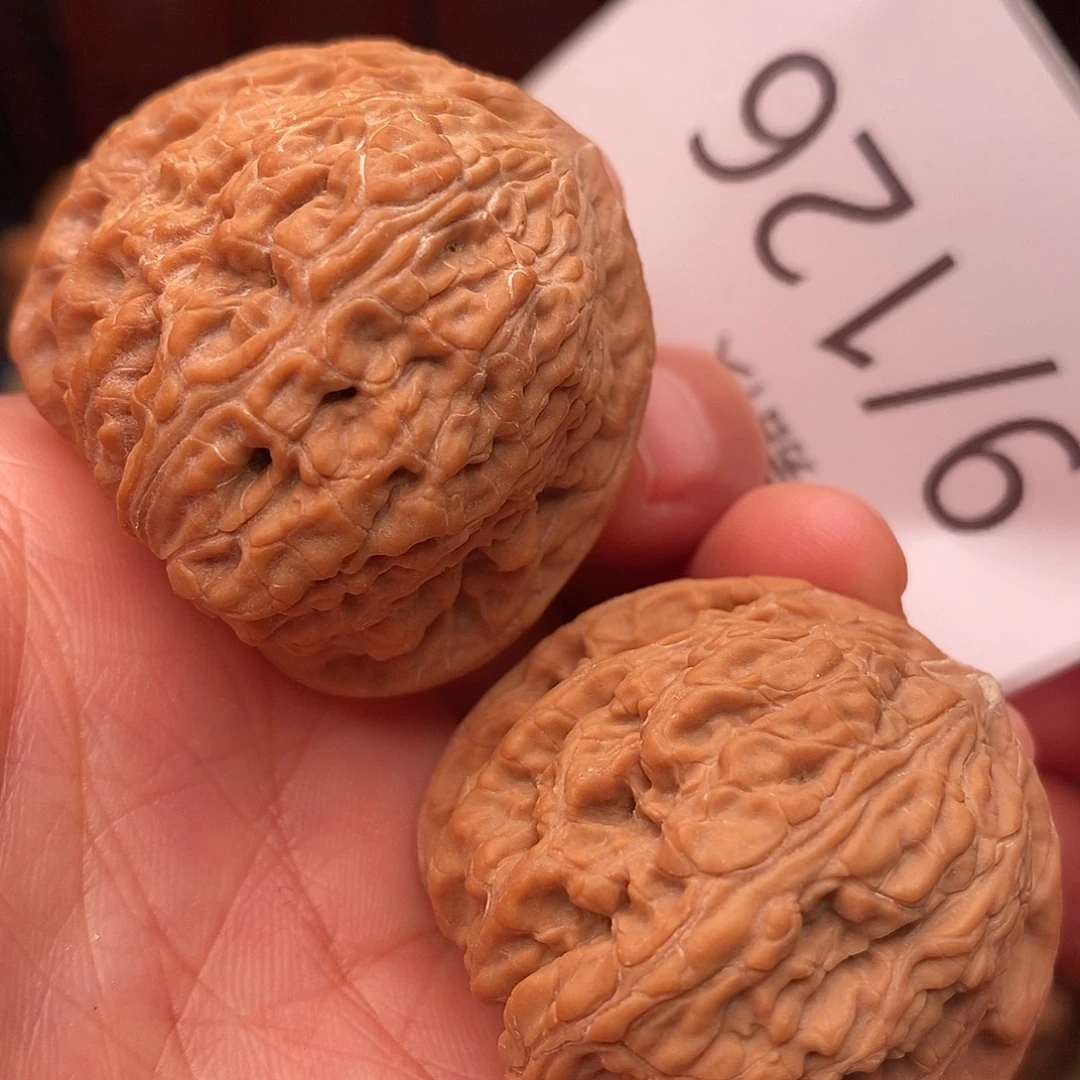 文玩核桃吊坠37红宝石