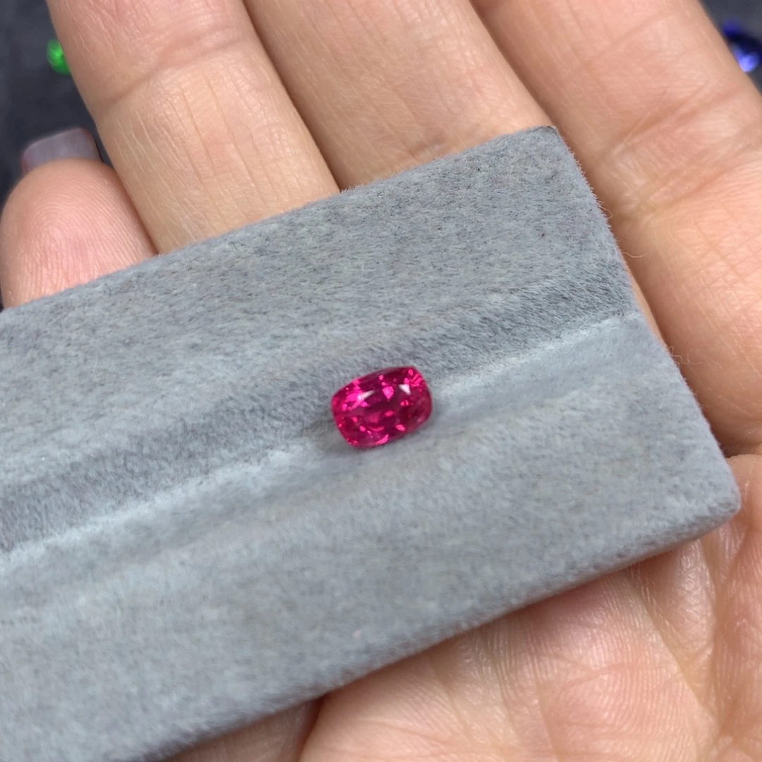 尖晶石裸石未镶嵌粉绝地武士