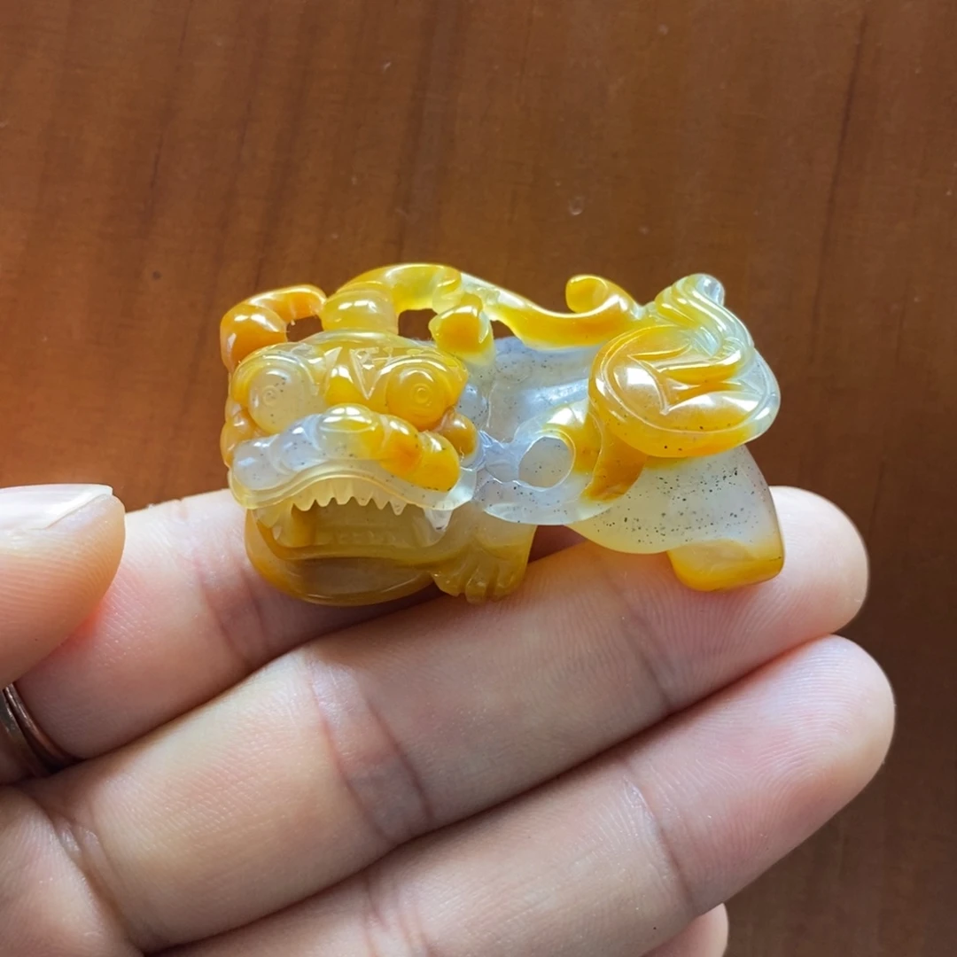 石英质玉（黄龙玉）未镶嵌颈饰