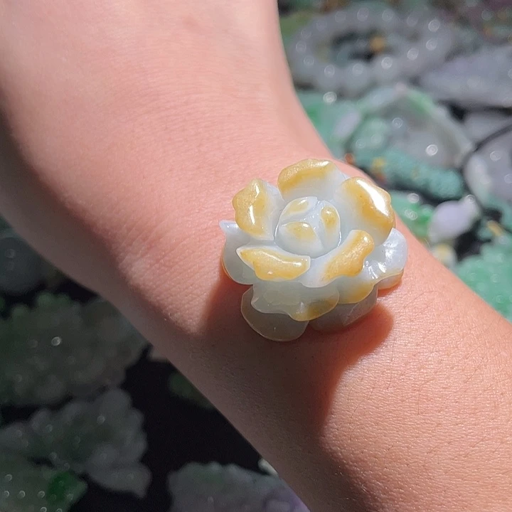 颈饰未镶嵌翡翠天