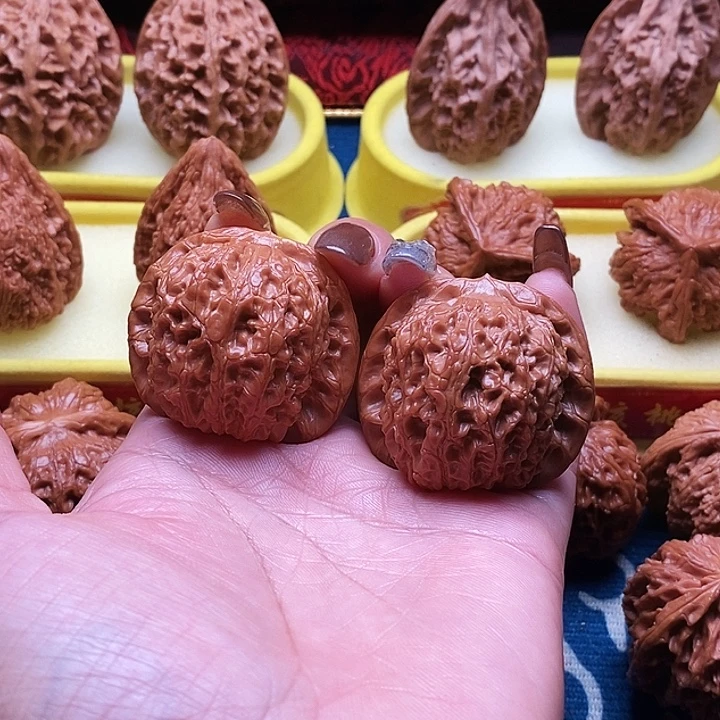 鹏***生桃核把件41血麒麟精品