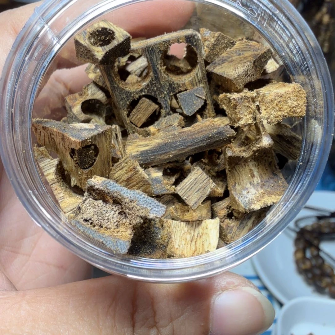 云***隐白奇乌身车珠边角料31克