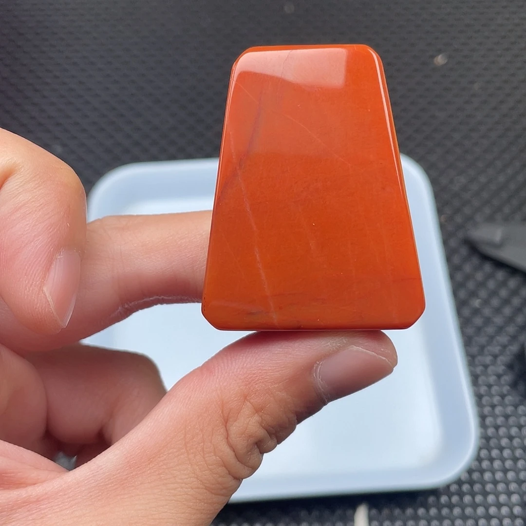 未镶嵌9号 柿子红无事牌一块南红玛瑙