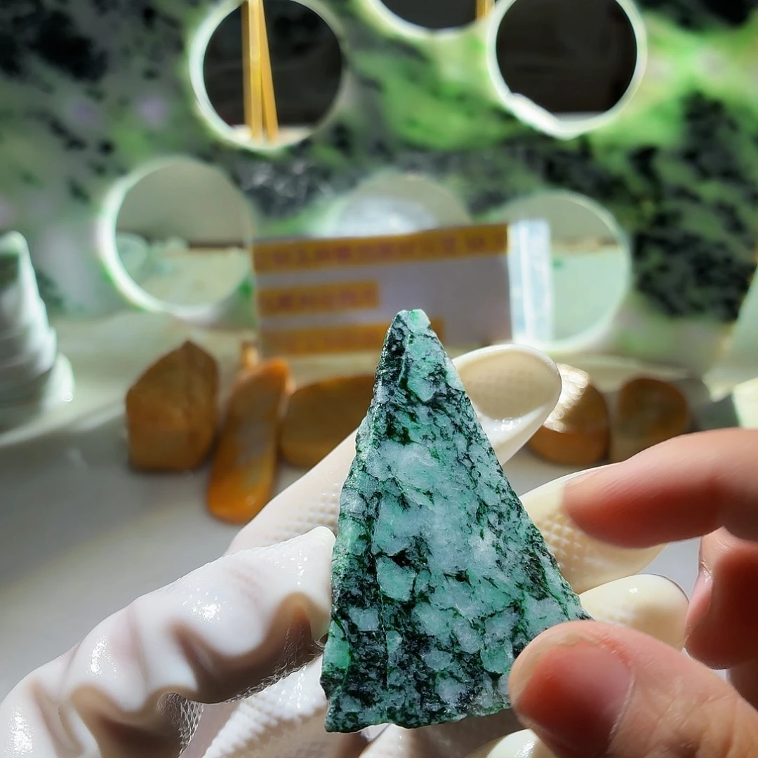 颈饰未镶嵌翡翠边角料