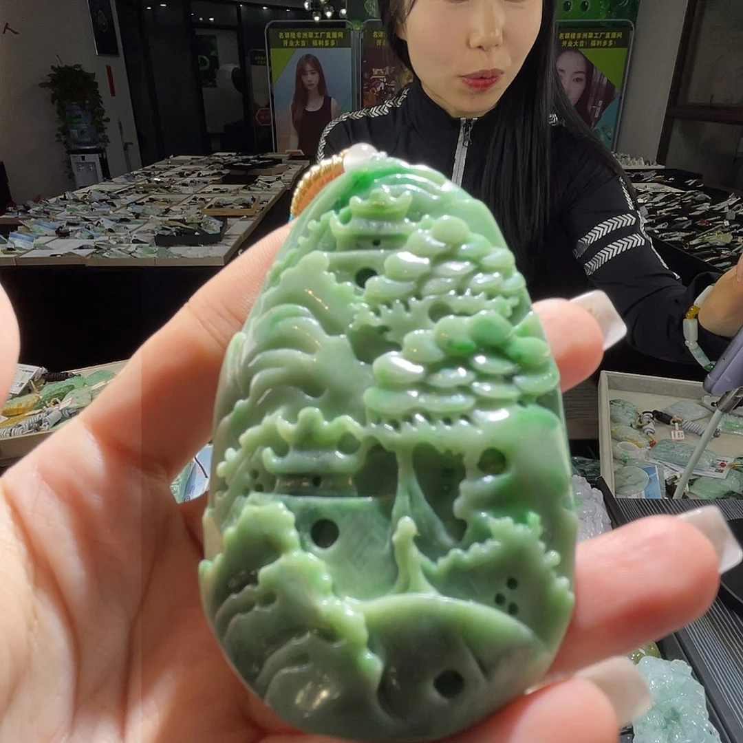 颈饰未镶嵌翡翠一个