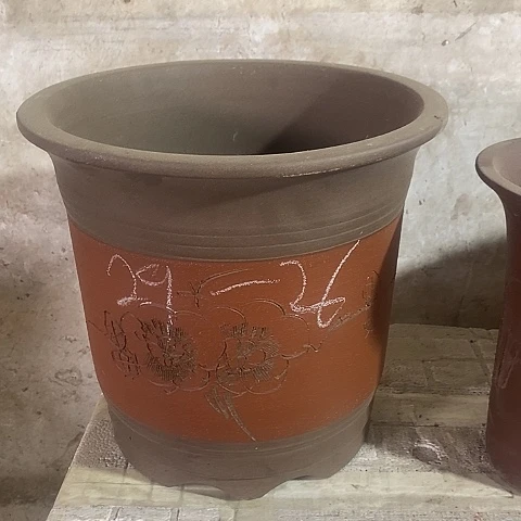 中国宜兴紫砂花盆，