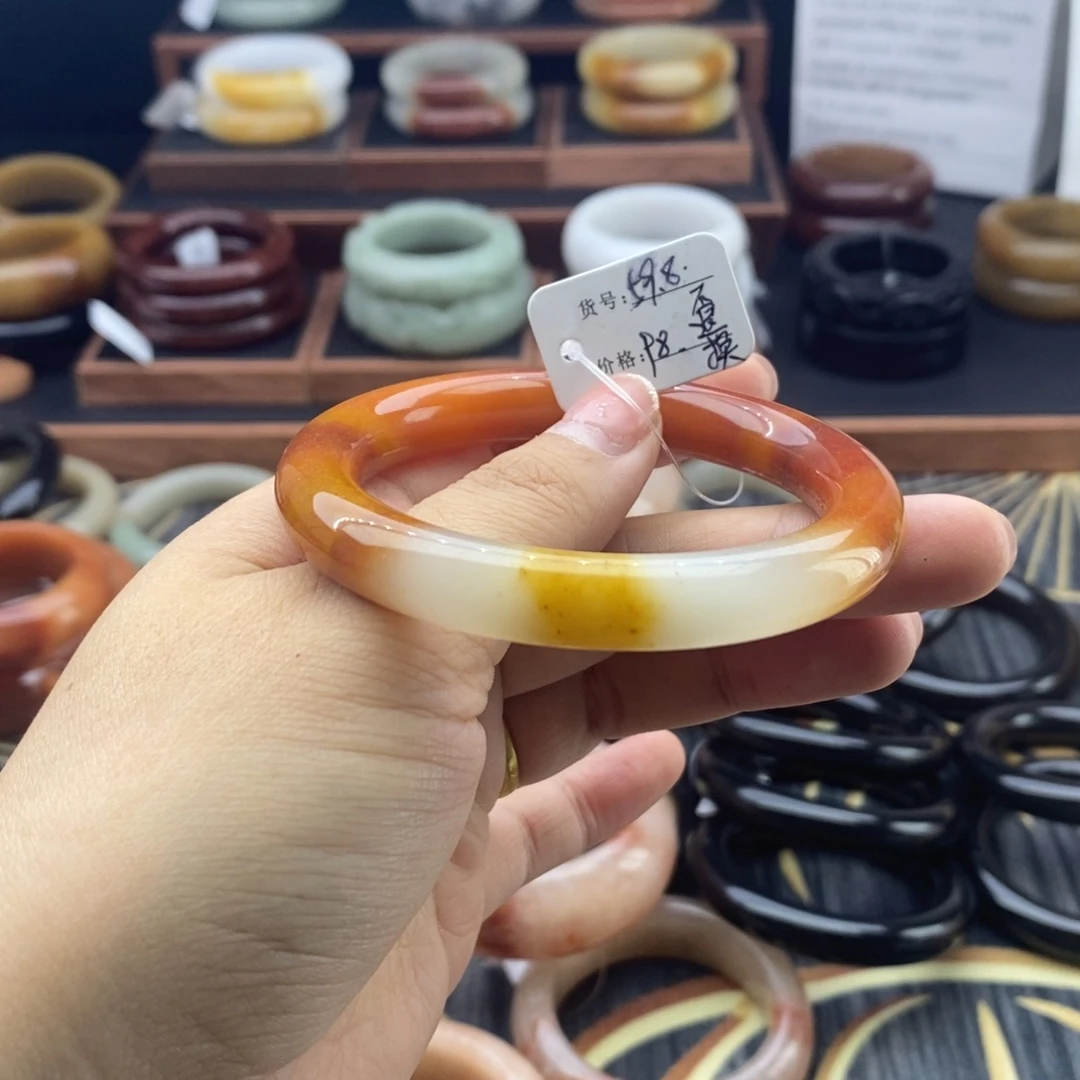 未镶嵌手镯石英岩玉