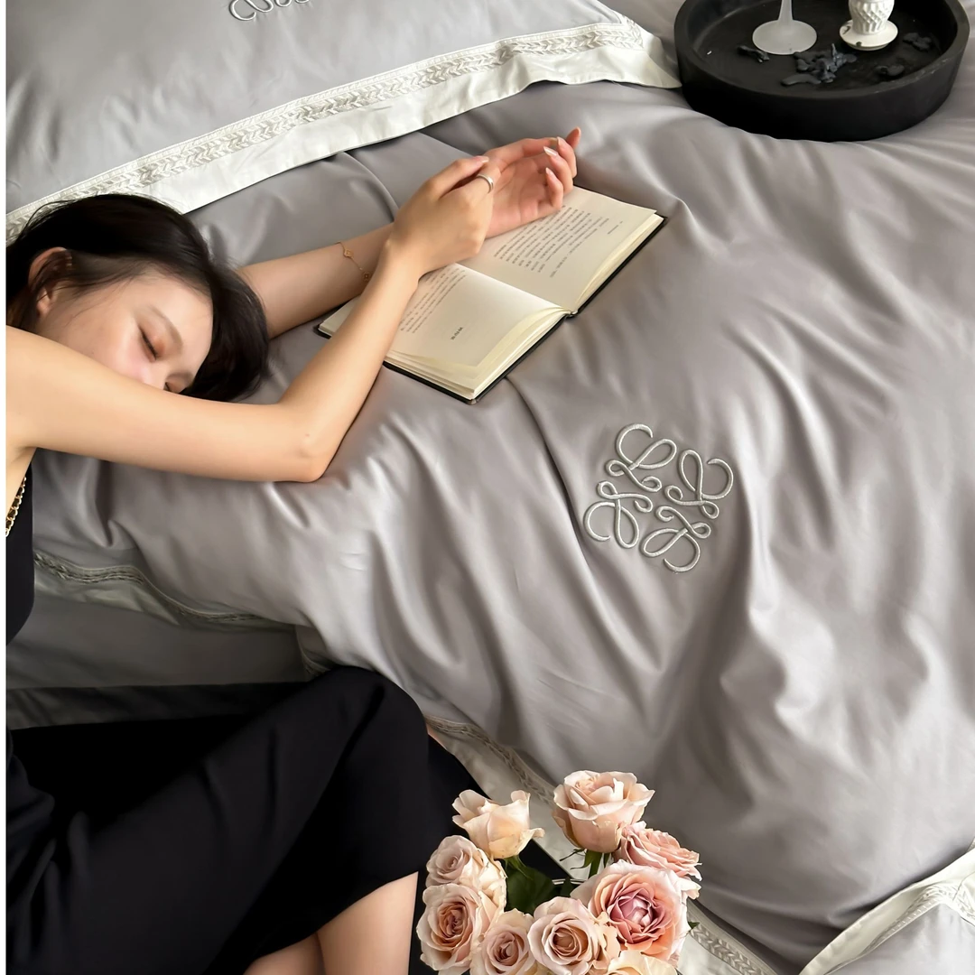 孔龙 挪威 简约纯色刺绣绣花舒适丝滑轻奢全棉四件套 床品套件