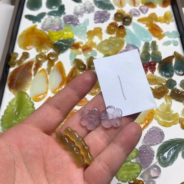 蛇纹石玉耳钉足银镀金镶嵌草*芸