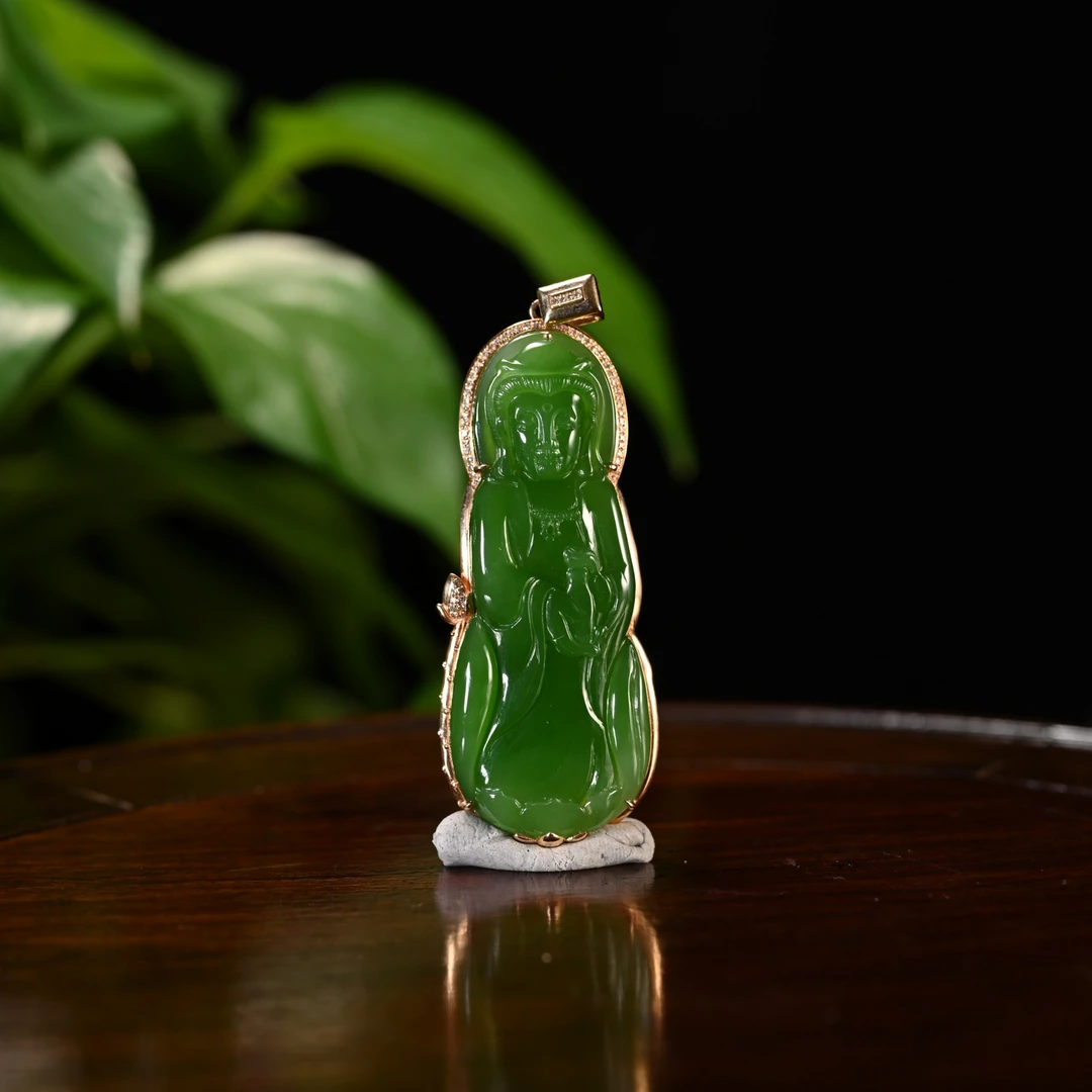 lot8816 2511250008和田玉碧玉观音挂件/保利