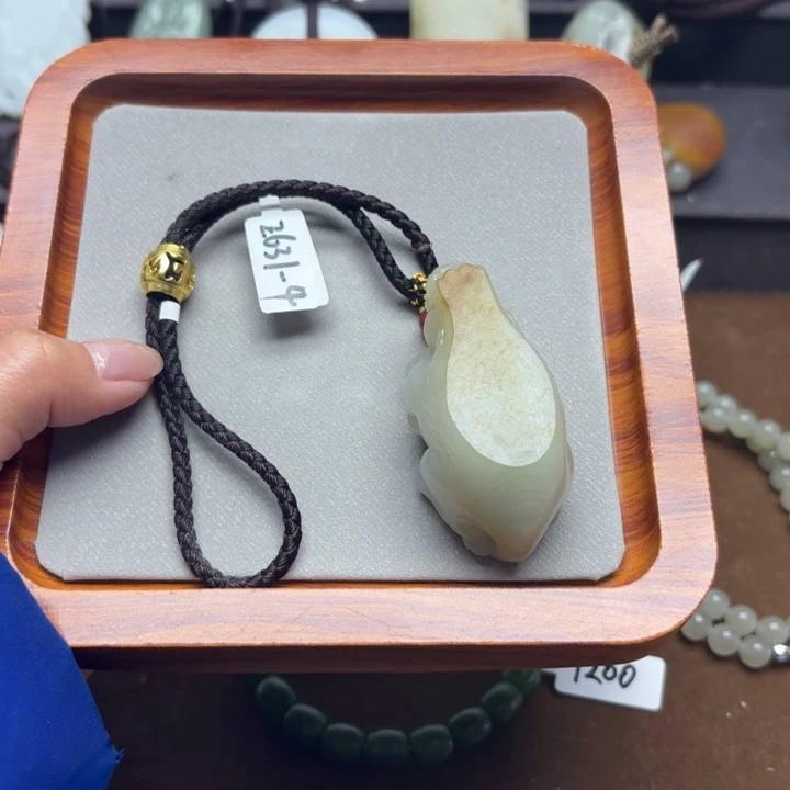 心***聊和田玉未镶嵌颈饰