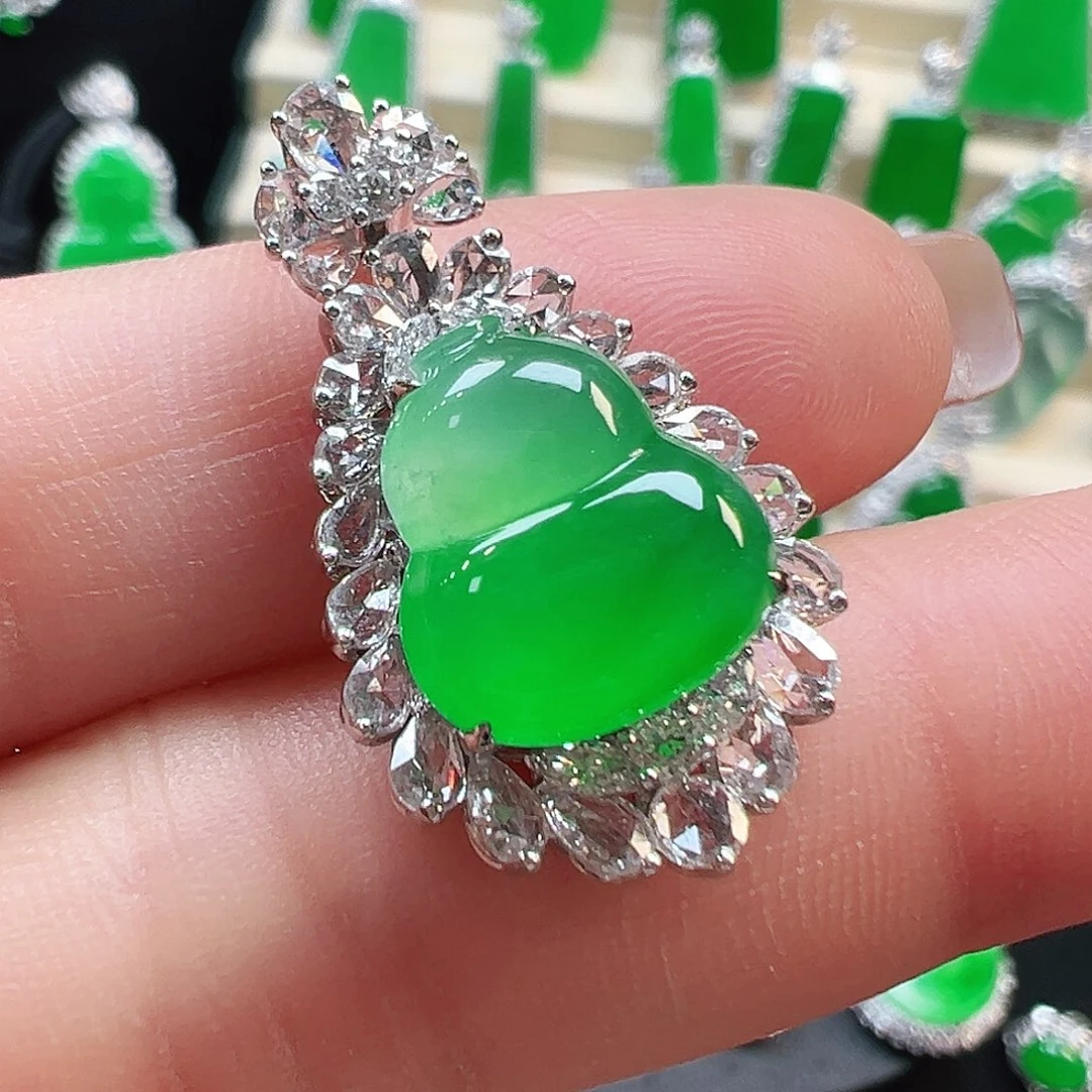 翡翠颈饰18K金镶嵌吊坠