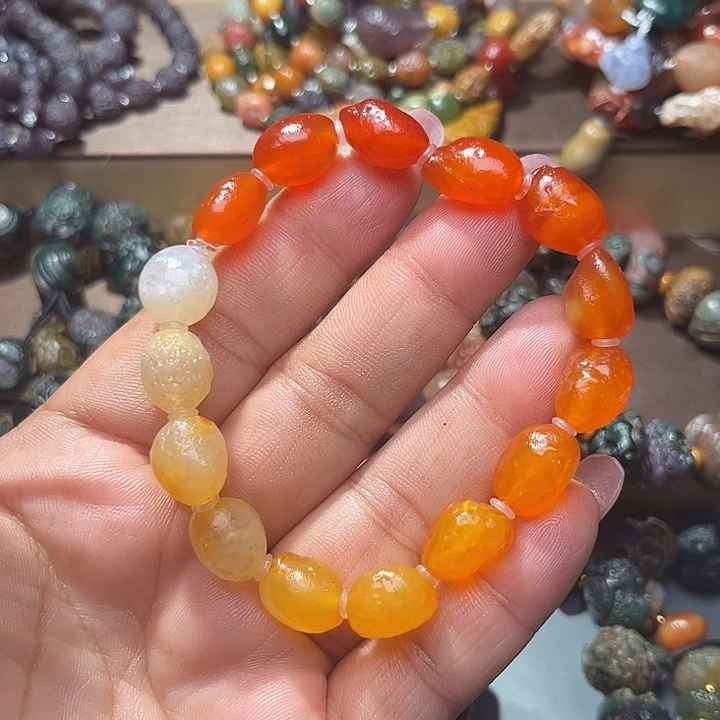 阿拉善彩玛瑙手串