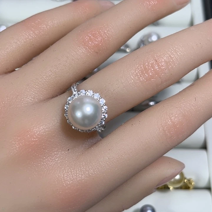 淡水珍珠颈饰银S925镶嵌爱**?