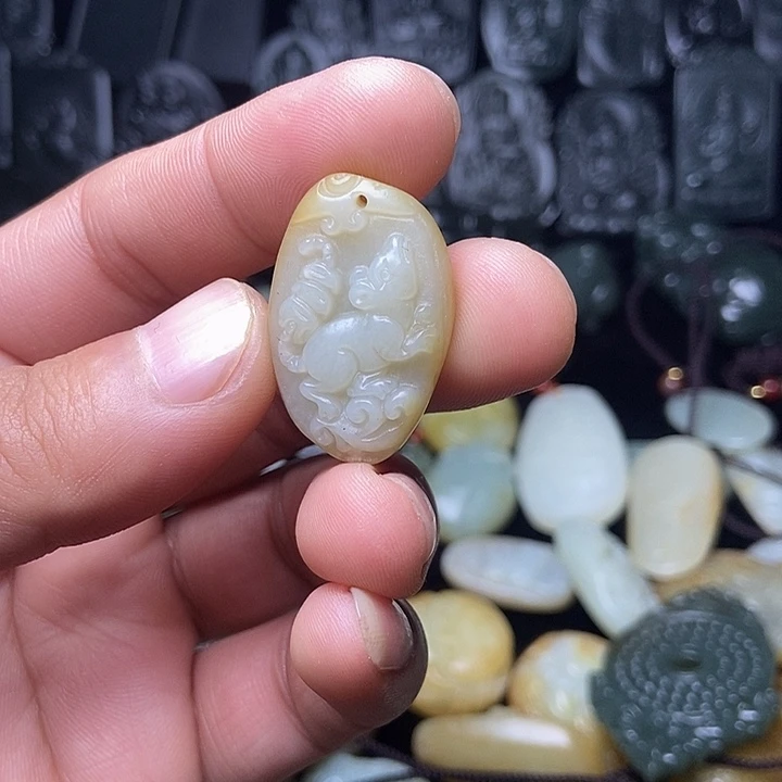 颈饰未镶嵌和田玉