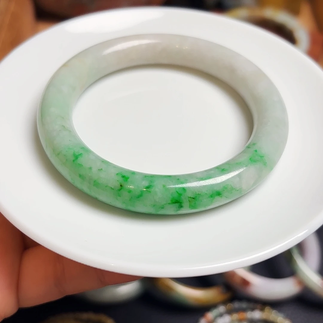 翡翠未镶嵌颈饰价格问主播，非常漏