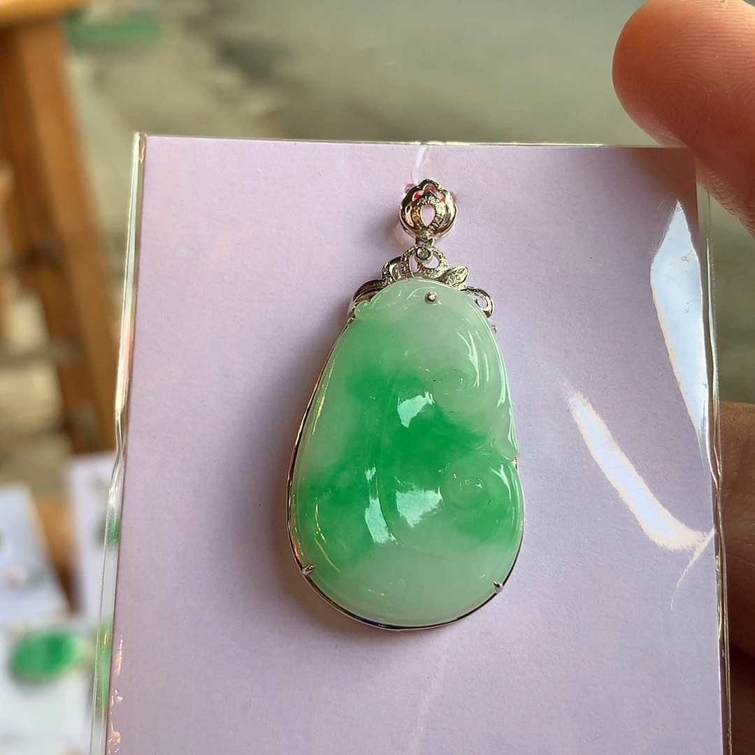 翡翠18K金镶嵌颈饰