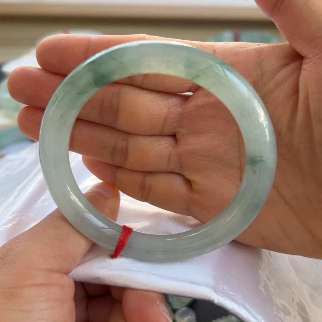 翡翠手镯未镶嵌手镯